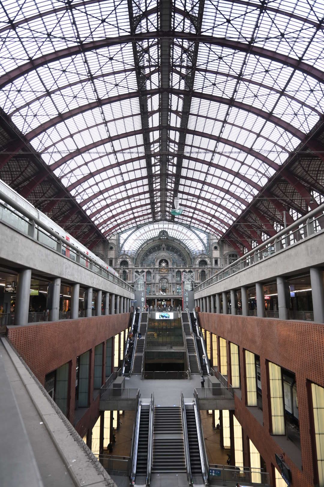 Day 8: Travelling to Antwerpen mit Applepie im Bauch